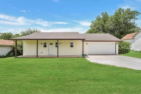 311 N 7th ST, Sayre, OK 73662