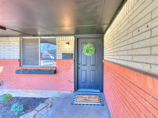 Moore, OK 73160,931 W Main ST