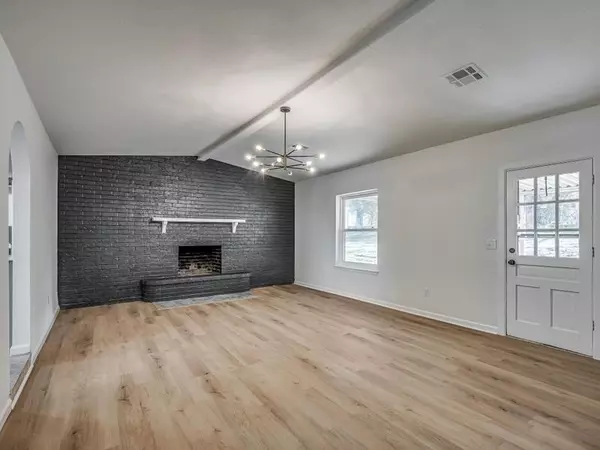 5924 S Donna LN, Oklahoma City, OK 73150