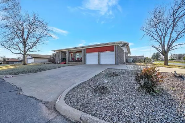 920 Sherwood, Clinton, OK 73601