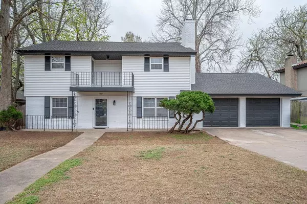 1204 Briarwood DR, Edmond, OK 73034