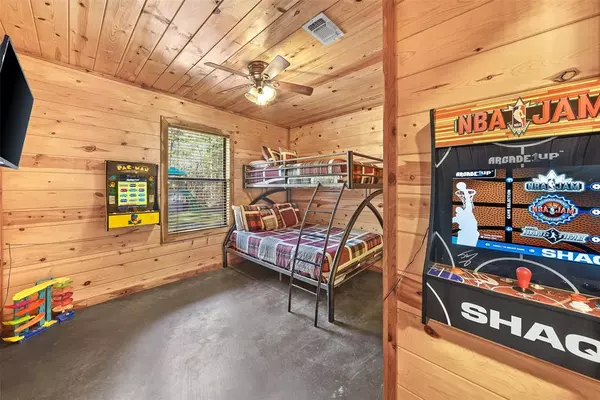 Broken Bow, OK 74728,56 Southern Pine CT