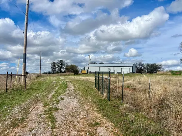 19464 N Luna LN, Lindsay, OK 73052