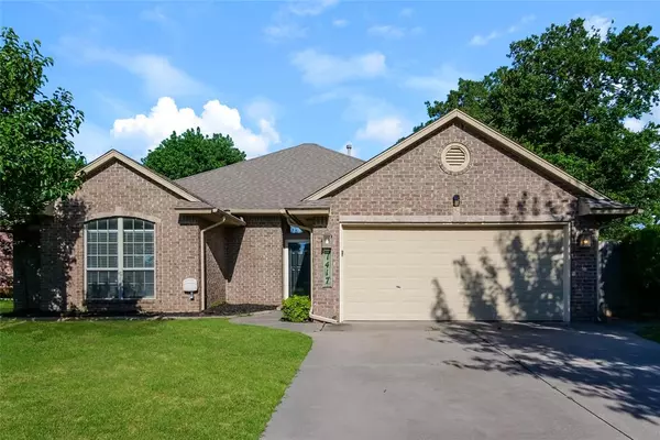 1417 Mayer DR, Yukon, OK 73099