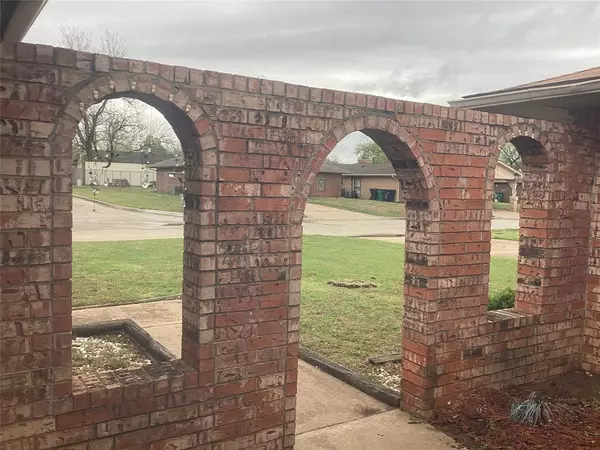 11213 Bel Air PL, Oklahoma City, OK 73120