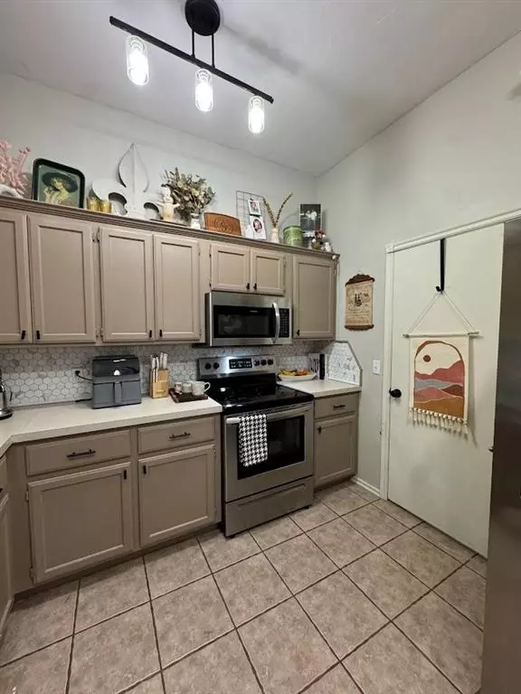 Mustang, OK 73064,320 E Magnolia TER