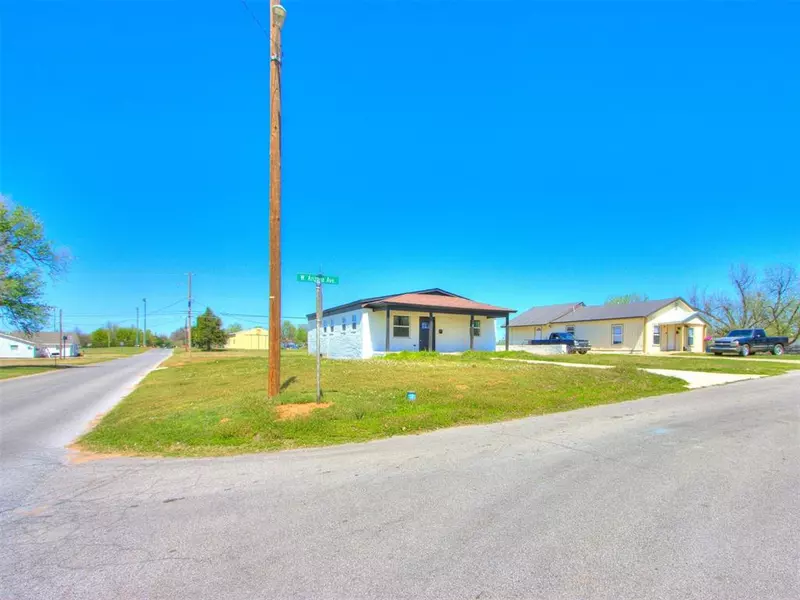 1928 Arizona ST, Chickasha, OK 73018