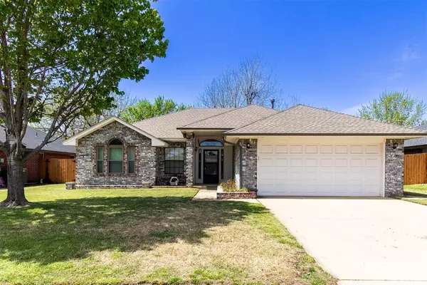 3713 Teresa DR, Moore, OK 73160