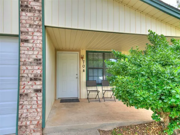 Midwest City, OK 73130,704 Briarwood DR