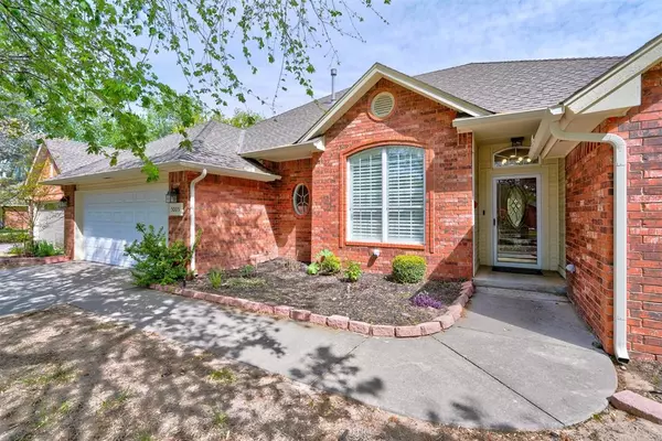 5005 Deerhurst DR, Norman, OK 73072