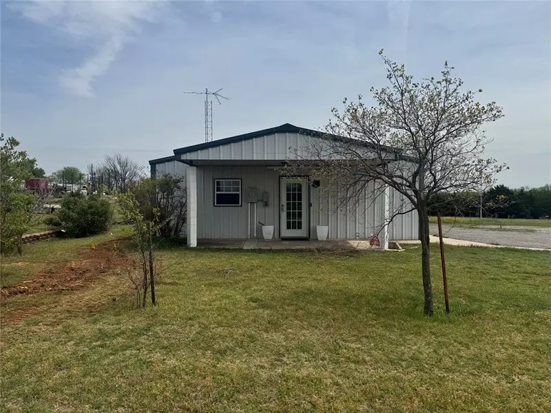 10404 N 2400 RD, Weatherford, OK 73096
