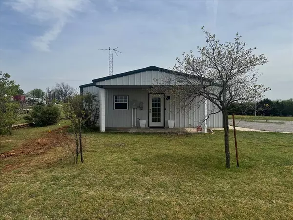 10404 N 2400 RD, Weatherford, OK 73096