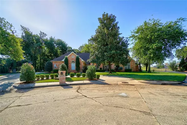 Edmond, OK 73025,1904 Mission Hills CIR