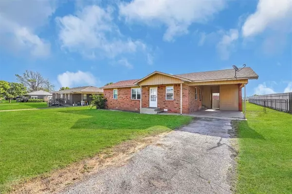 Erick, OK 73645,908 S Oak AVE