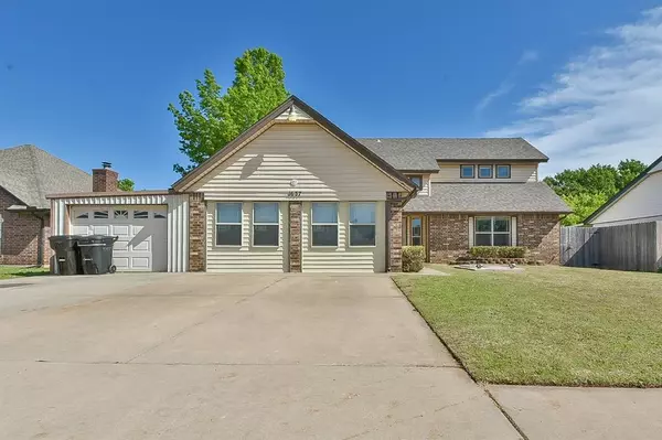 1637 NE 9th ST, Moore, OK 73160