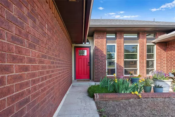 Mustang, OK 73064,1502 S Lariat DR