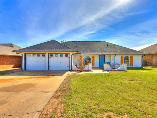 7008 N Comanche AVE, Warr Acres, OK 73132