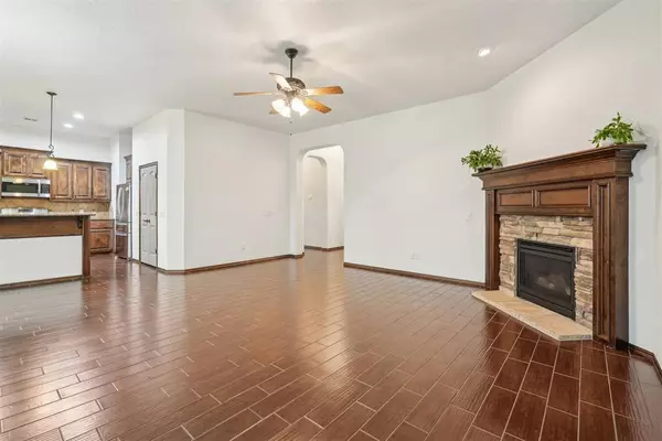 Moore, OK 73160,912 Lindsey LN