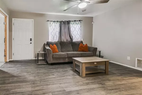 Moore, OK 73160,105 S Bristow AVE