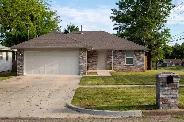 730 Holly ST, Perry, OK 73077