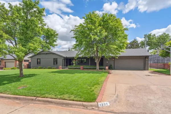 1236 Glenbrook TER, Nichols Hills, OK 73116