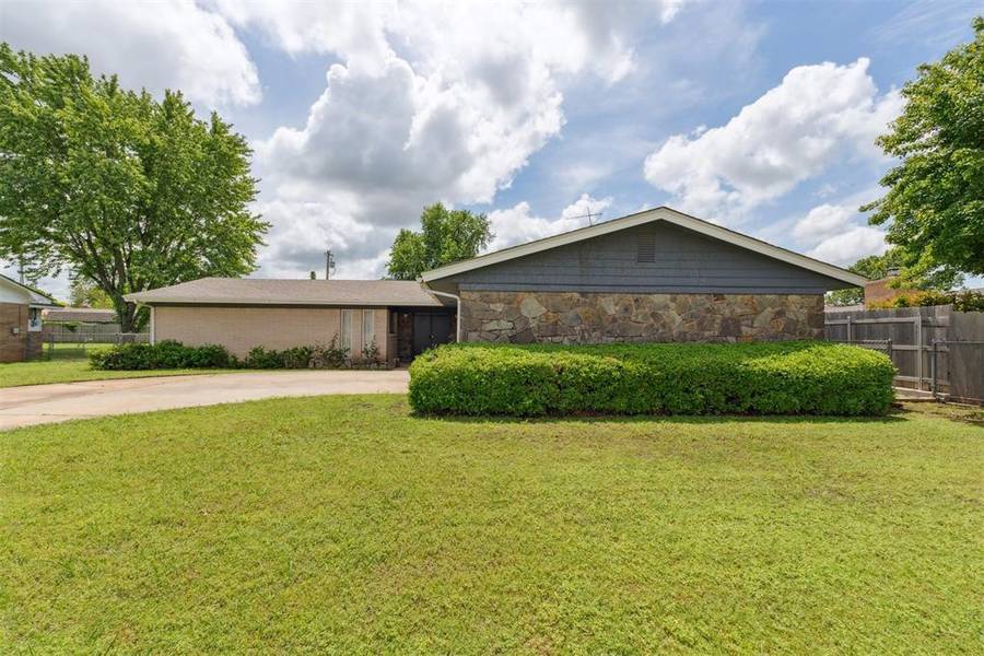 1009 Cherokee PL, Lindsay, OK 73052