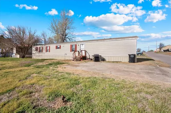 220 N Vernon AVE, Hinton, OK 73047