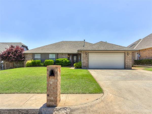 312 Carlsbad CT, Yukon, OK 73099