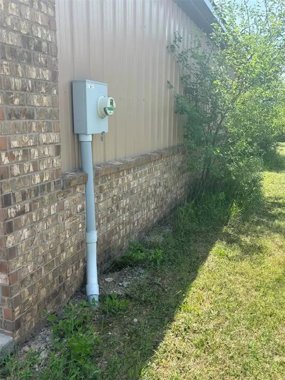 Tuttle, OK 73089,898 county street 2922