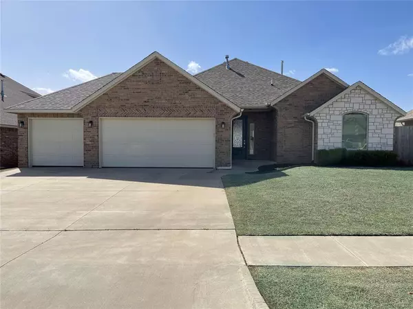 2604 NE 16th ST, Moore, OK 73160