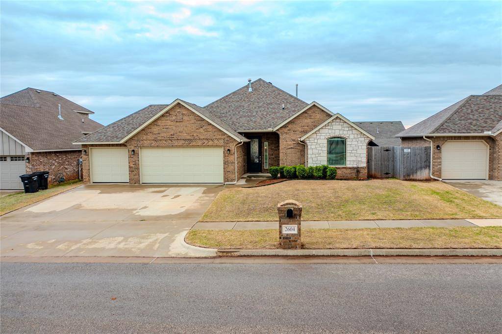 2604 NE 16th ST, Moore, OK 73160