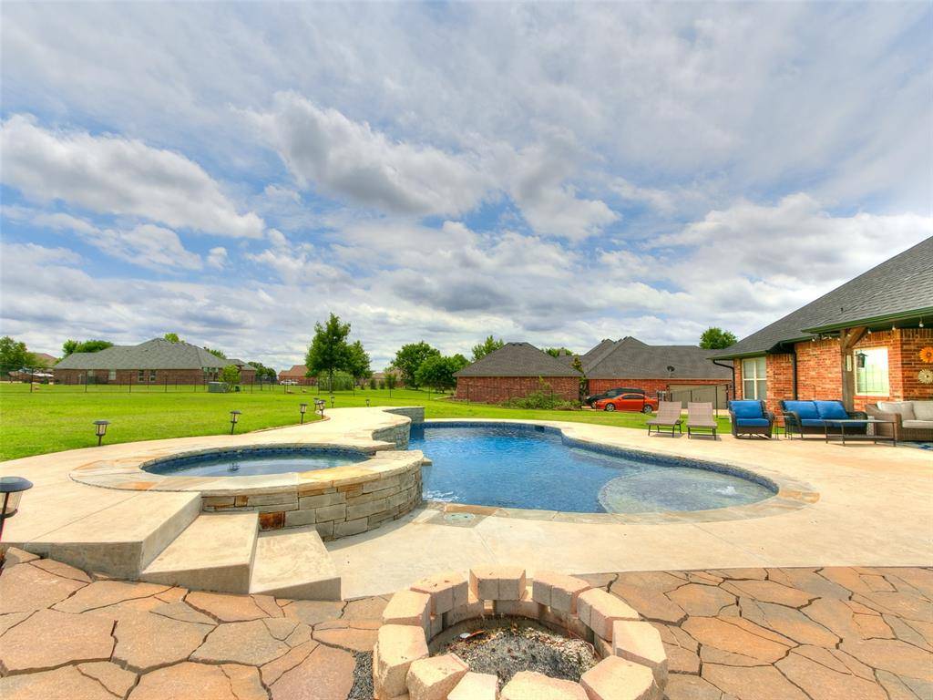 Edmond, OK 73025,14302 Cottonwood DR