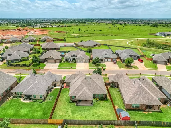 Edmond, OK 73012,17328 Shadow Hawk LN