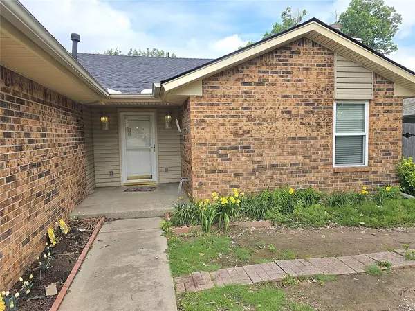 Moore, OK 73160,3512 Tiffany DR