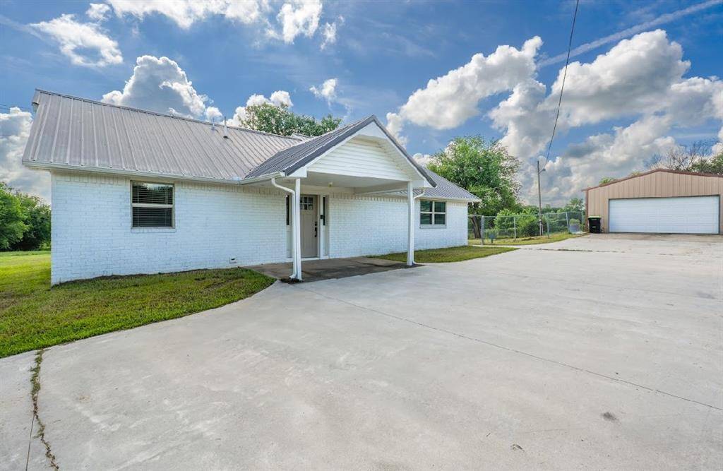 1304 W Walnut ST, Tecumseh, OK 74873