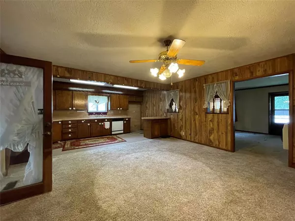 Minco, OK 73059,403 NW 3rd ST