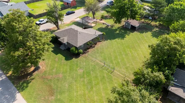 Hinton, OK 73047,605 S Marion AVE