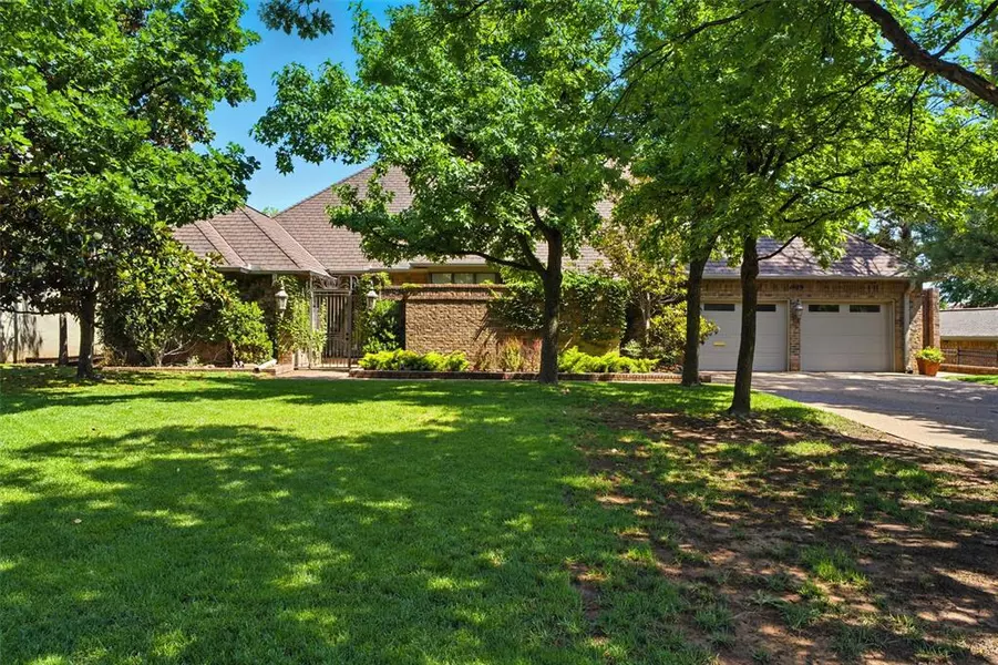 1409 Glenbrook TER, Nichols Hills, OK 73116
