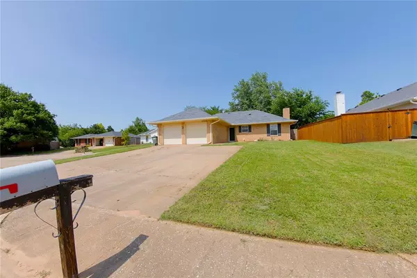 3700 Meadow LN, Edmond, OK 73013