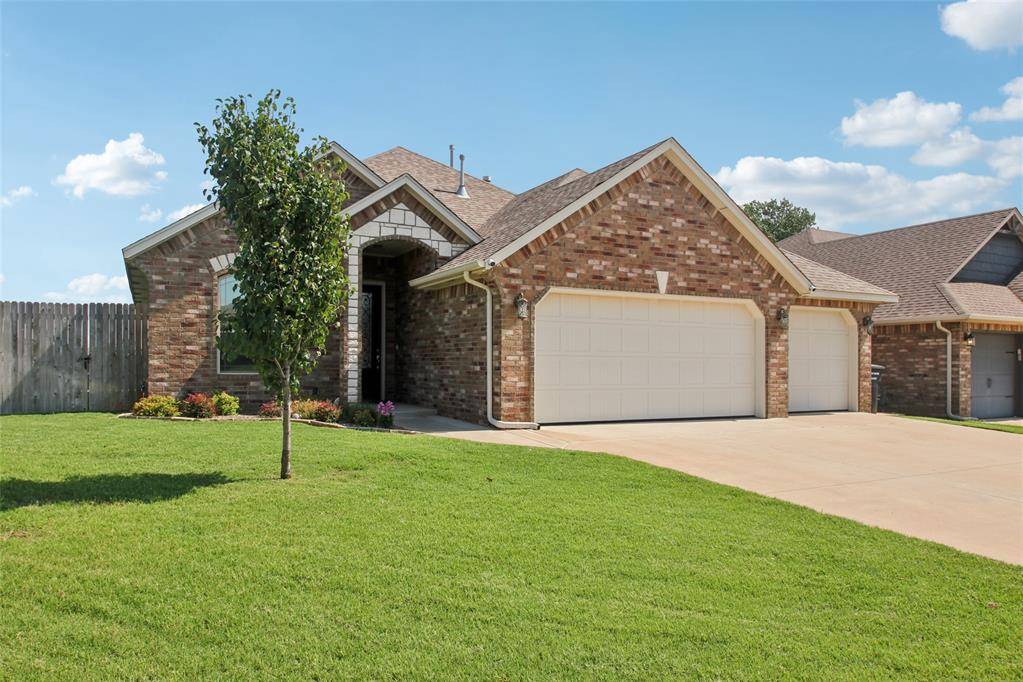 1101 NE 33rd TER, Moore, OK 73160