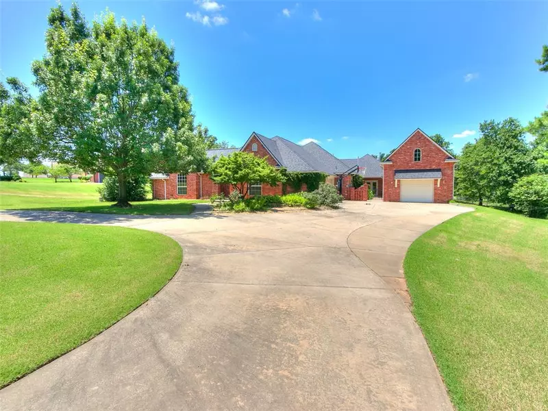 1031 Hidden Valley LN, Choctaw, OK 73020