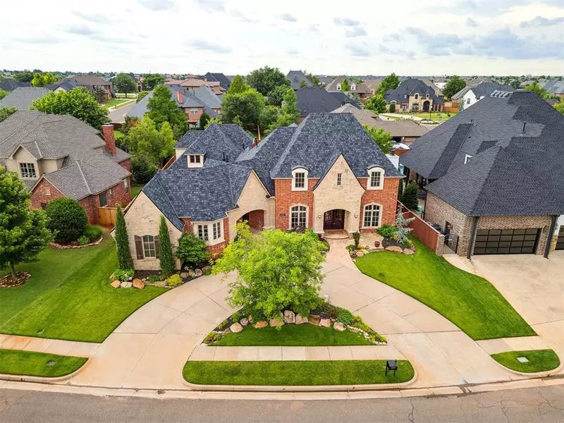 16904 Shorerun DR, Edmond, OK 73012