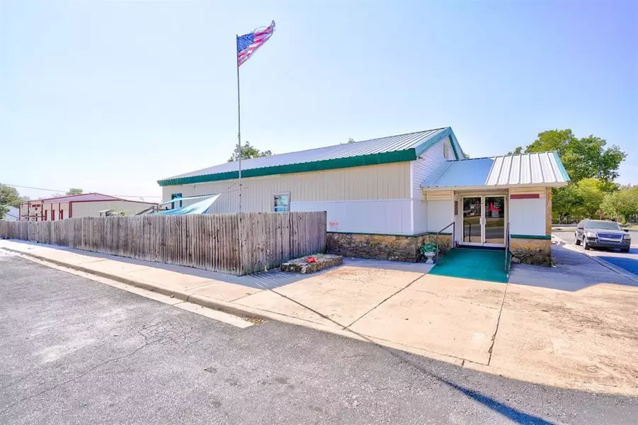 924 W 13th ST, Sulphur, OK 73086