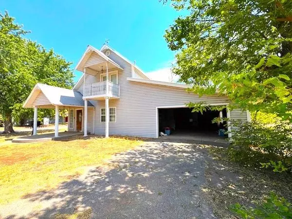 502 E Cavalry ST, Cordell, OK 73632