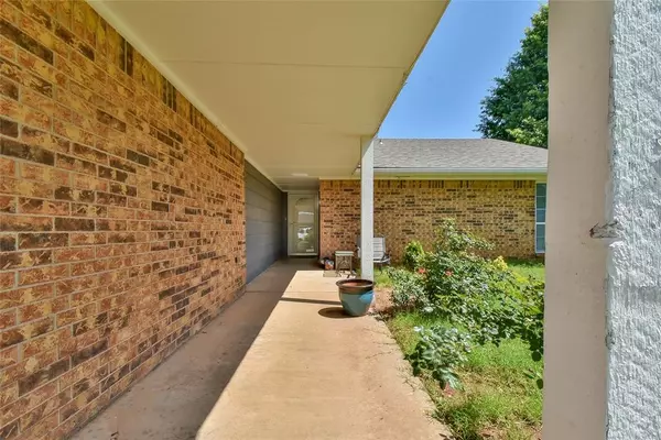 Mustang, OK 73064,1107 W Windsor WAY