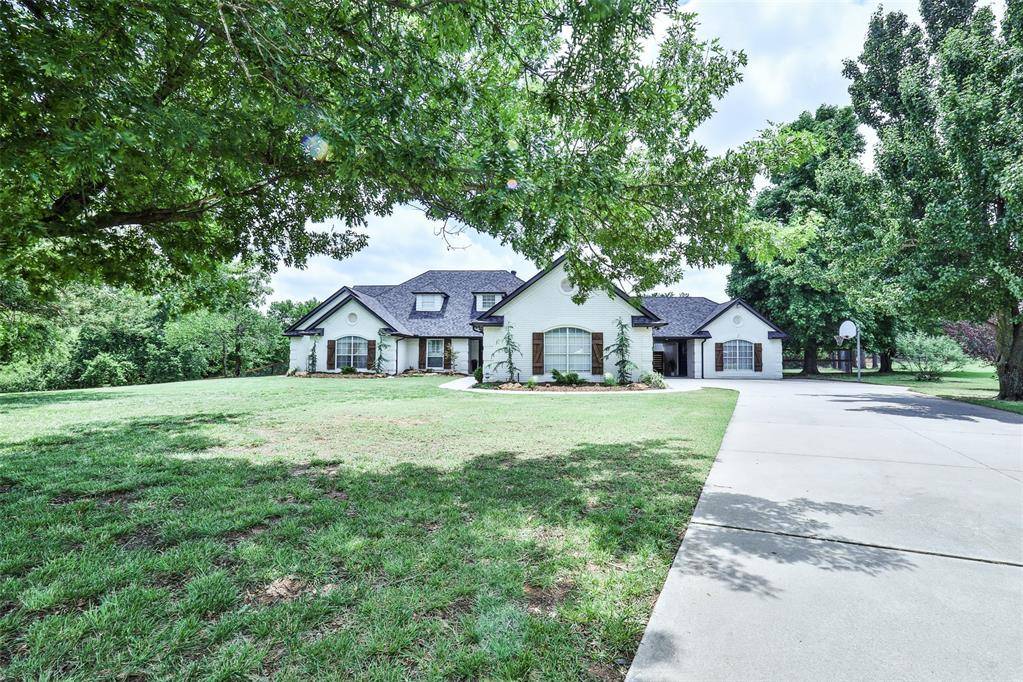 1000 E Whispering Oaks TER, Mustang, OK 73064