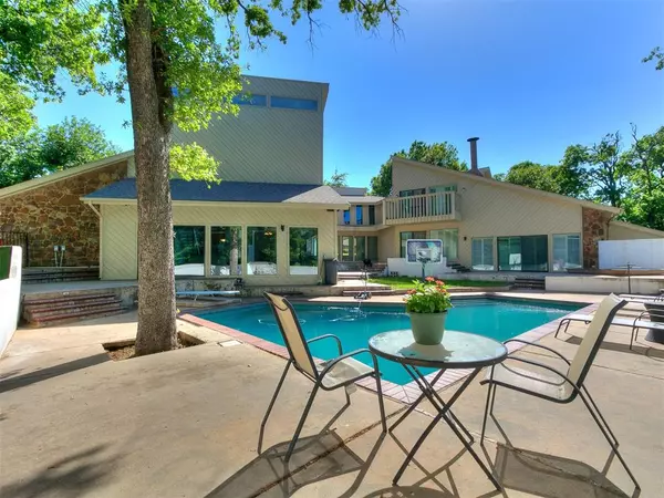 913 Oak Tree DR, Edmond, OK 73025