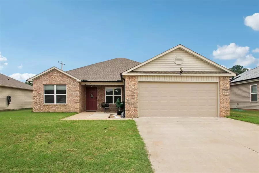 1405 S Dean DR, Mustang, OK 73064