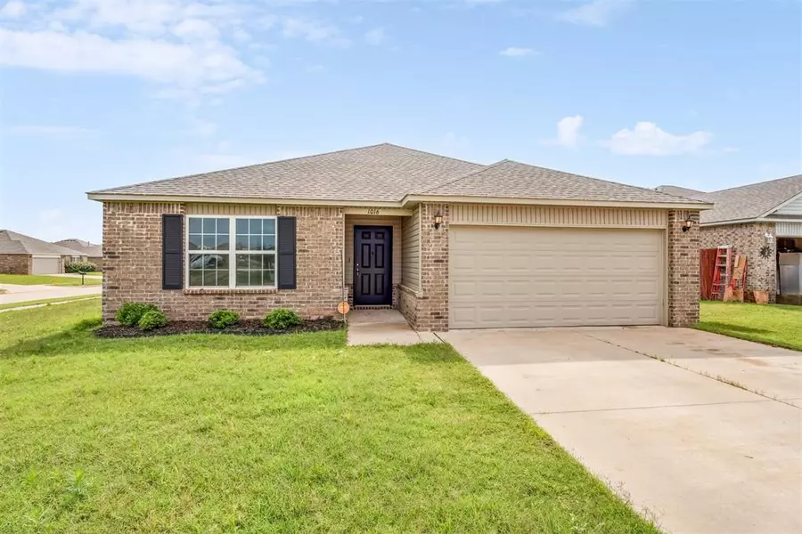 1016 N Deer Court WAY, Mustang, OK 73064