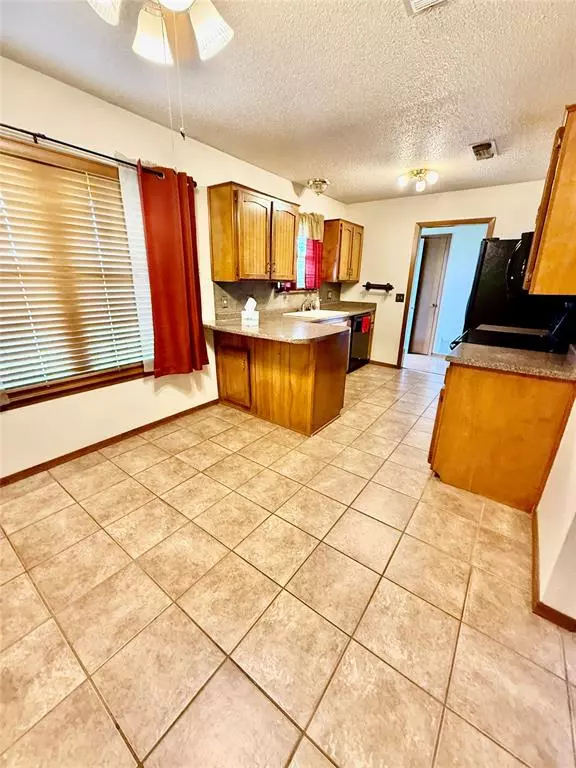 Clinton, OK 73601,2814 Bon Del DR